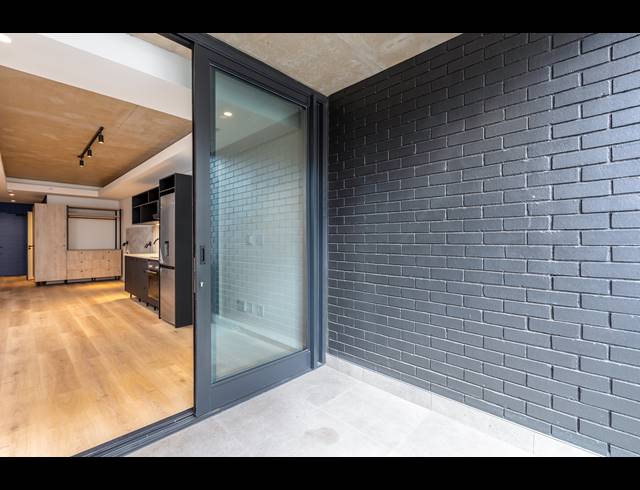 1 BEDROOM APARTMENT TO LET IN SEA POINT